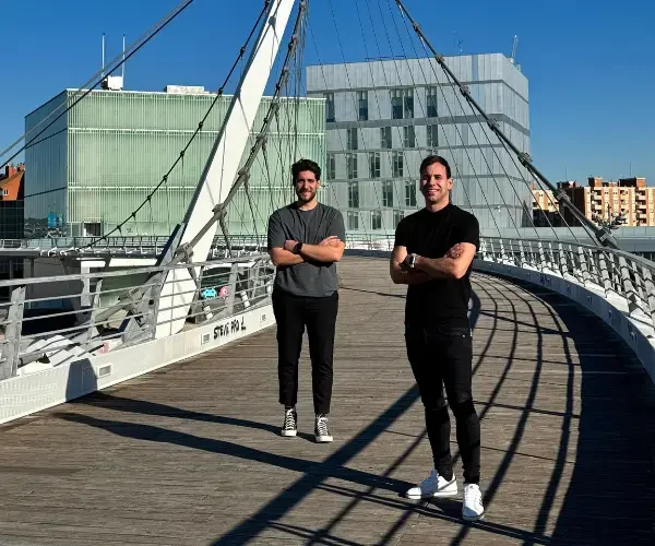Contacto Iván Reyes y Alberto Laplaza en Etopia formación en Inteligencia Artificial
